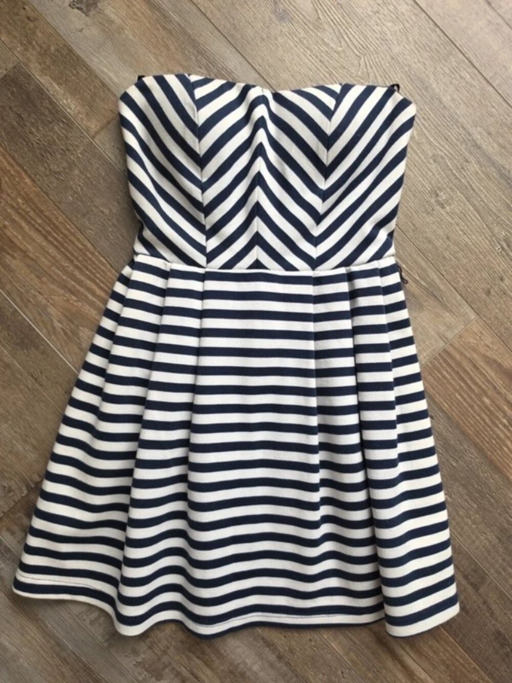 Forever 21 white and navy tube dress built-in bra XS coastal summer